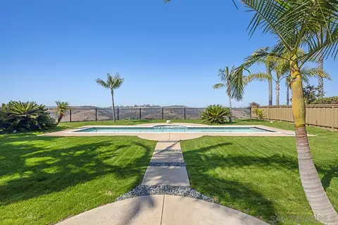 10670 Vista Del Agua Way, San Diego, CA 92121