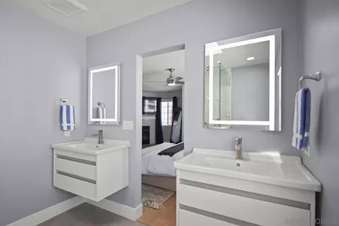 Bath - 948 B Ave, Coronado, CA 92118 photo 3 of 5