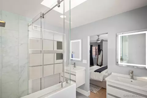 Bath - 948 B Ave, Coronado, CA 92118 photo 4 of 5