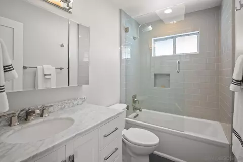 Bath - 948 B Ave, Coronado, CA 92118 photo 5 of 5
