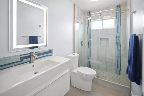 Bath - 948 B Ave, Coronado, CA 92118 photo 1 of 5