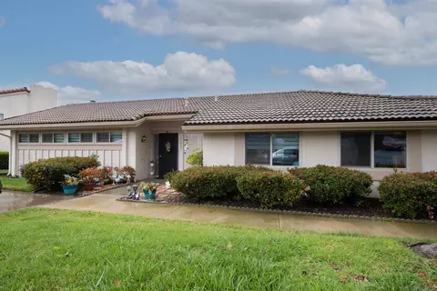 17465 Plaza Abierto #13, San Diego, CA 92128