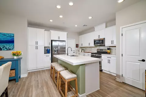 1196 Delpy View Pt, Vista, CA 92084