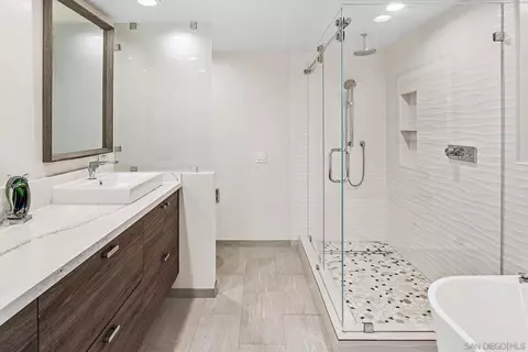 Bath - 89 Tunapuna Ln, Coronado, CA 92118 photo 5 of 9