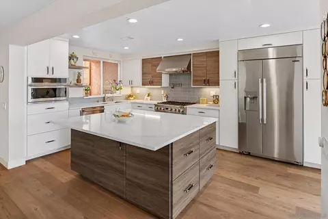 Kitchen - 89 Tunapuna Ln, Coronado, CA 92118 photo 5 of 7