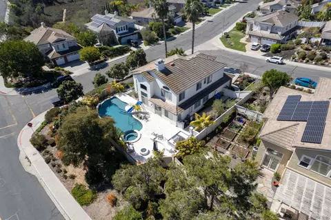 7925 Via Ensenada, Carlsbad, CA 92009 photo 3