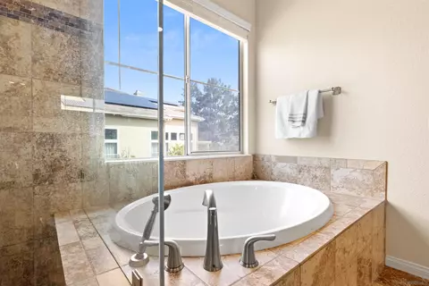 7925 Via Ensenada, Carlsbad, CA 92009 photo 11
