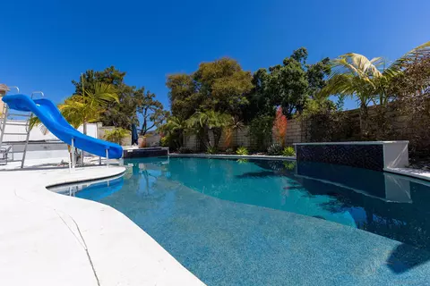 7925 Via Ensenada, Carlsbad, CA 92009 photo 4