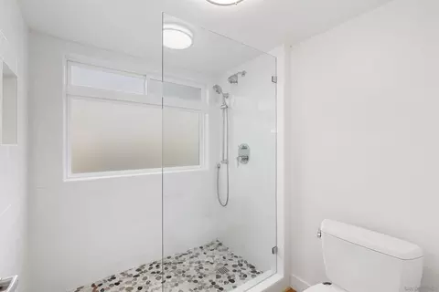 Bath - 1059 Monterey Vista Way, Encinitas, CA 92024 photo 2 of 4