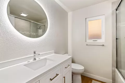 Bath - 1059 Monterey Vista Way, Encinitas, CA 92024 photo 3 of 4