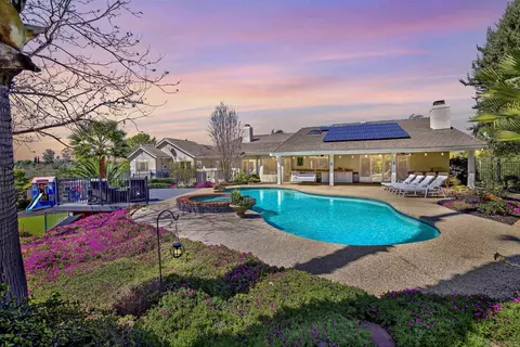 1033-1035 Summit Trl, Escondido, CA 92025