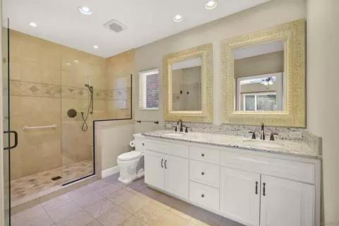 Bath - 1033-1035 Summit Trl, Escondido, CA 92025 photo 7 of 7