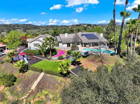 View/Area - 1033-1035 Summit Trl, Escondido, CA 92025 photo 2 of 6