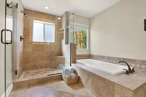 Bath - 1033-1035 Summit Trl, Escondido, CA 92025 photo 3 of 7
