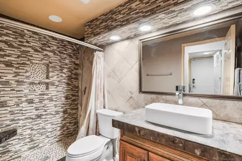 Bath - 1340 Sunglow Dr, Oceanside, CA 92056 photo 1 of 3