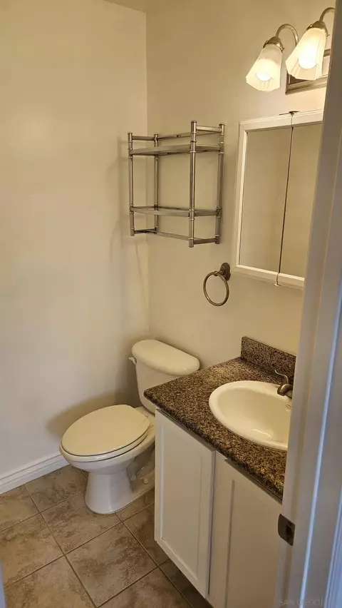 Bath - 1386 E Madison Ave #31, El Cajon, CA 92021 photo 3 of 3