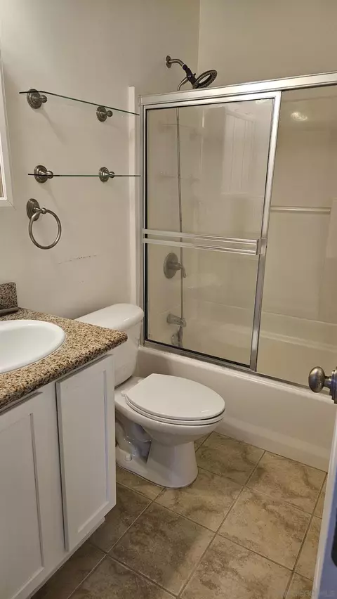 Bath - 1386 E Madison Ave #31, El Cajon, CA 92021 photo 2 of 3