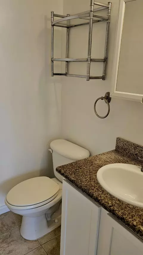 Bath - 1386 E Madison Ave #31, El Cajon, CA 92021 photo 1 of 3