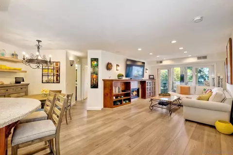 7163 Camino Degrazia #114, San Diego, CA 92111