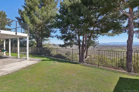 Exterior - 906 Hillfield Ct, Oceanside, CA 92058 photo 4 of 7
