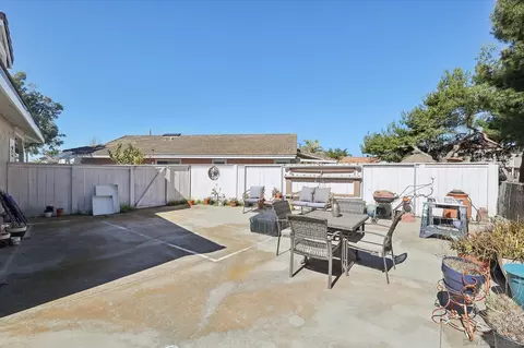Exterior - 906 Hillfield Ct, Oceanside, CA 92058 photo 5 of 7