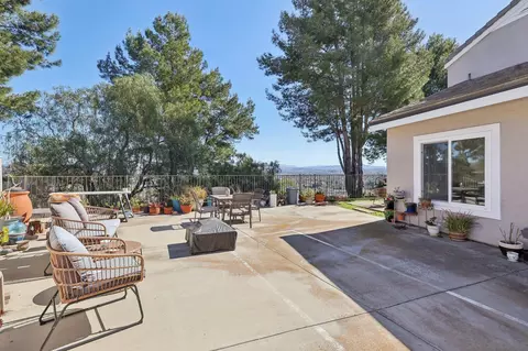 Exterior - 906 Hillfield Ct, Oceanside, CA 92058 photo 6 of 7
