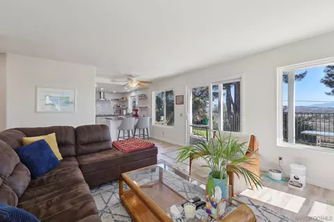Living - 906 Hillfield Ct, Oceanside, CA 92058 photo 2 of 4