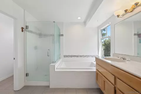 Bath - 906 Hillfield Ct, Oceanside, CA 92058 photo 2 of 3