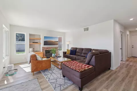 Living - 906 Hillfield Ct, Oceanside, CA 92058 photo 3 of 4