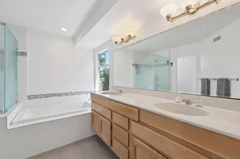 Bath - 906 Hillfield Ct, Oceanside, CA 92058 photo 3 of 3