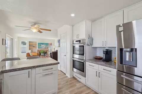 Kitchen - 906 Hillfield Ct, Oceanside, CA 92058 photo 2 of 6