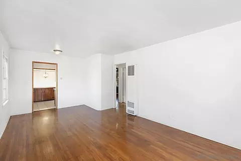 8605 Washington Ave, La Mesa, CA 91942 photo 3