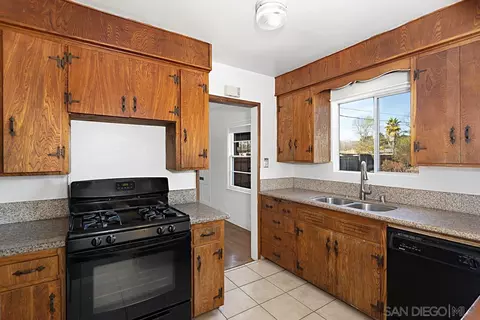 8605 Washington Ave, La Mesa, CA 91942 photo 10