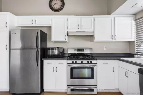 Kitchen - 795 Santa Fe Ln, Colton, CA 92324 photo 2 of 3