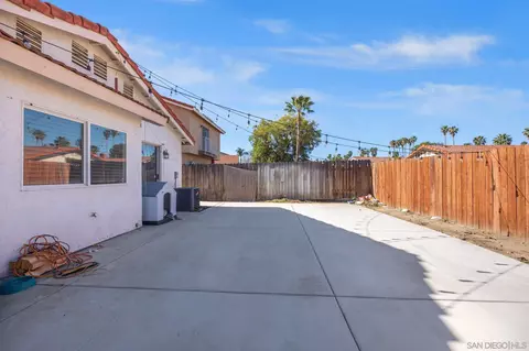 Exterior - 795 Santa Fe Ln, Colton, CA 92324 photo 5 of 7