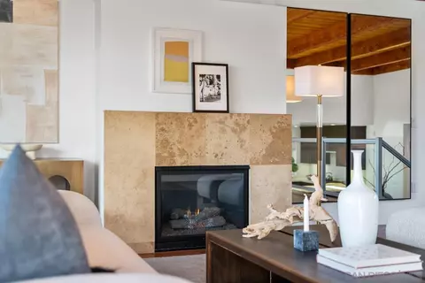 Living - 13711 Mercado Dr, Del Mar, CA 92014 photo 2 of 6
