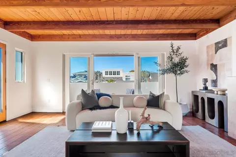 Living - 13711 Mercado Dr, Del Mar, CA 92014 photo 5 of 6