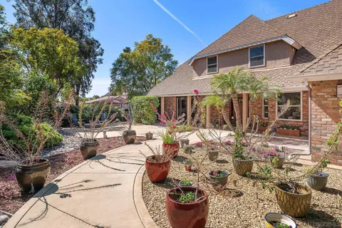 Exterior - 24002 Del Amo Rd, Ramona, CA 92065 photo 5 of 17
