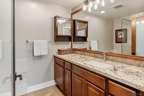 Bath - 24002 Del Amo Rd, Ramona, CA 92065 photo 7 of 9