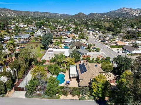View/Area - 24002 Del Amo Rd, Ramona, CA 92065 photo 2 of 7