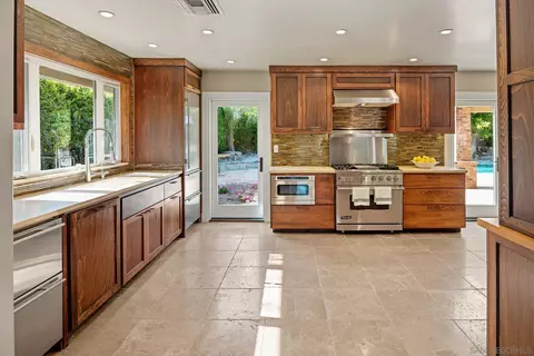 Kitchen - 24002 Del Amo Rd, Ramona, CA 92065 photo 1 of 4