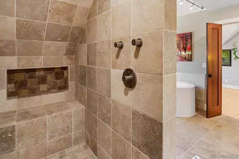 Bath - 24002 Del Amo Rd, Ramona, CA 92065 photo 4 of 9