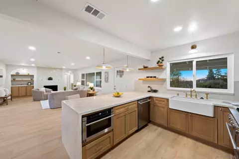 9504 Alto Dr, La Mesa, CA 91941 photo 9