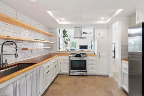 15609 Via Marchena, San Diego, CA 92128