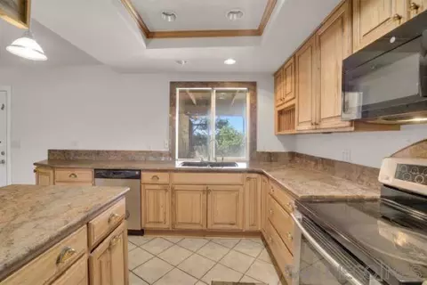 Kitchen - 9271 Dulene Dr, Lakeside, CA 92040 photo 4 of 5