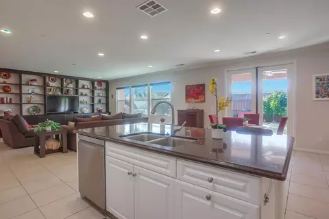 Kitchen - 263 Tom Mcguinness Jr Cir, Fallbrook, CA 92028 photo 3 of 4
