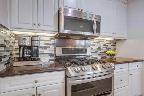 Kitchen - 263 Tom Mcguinness Jr Cir, Fallbrook, CA 92028 photo 2 of 4