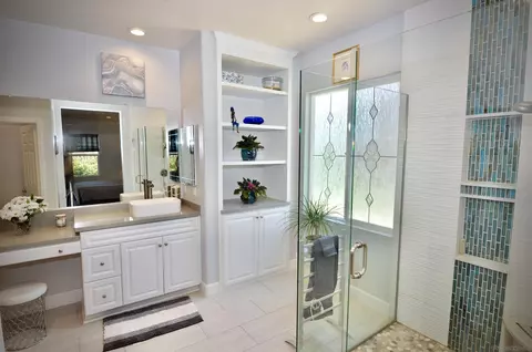 Bath - 263 Tom Mcguinness Jr Cir, Fallbrook, CA 92028 photo 1 of 8
