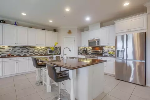 Kitchen - 263 Tom Mcguinness Jr Cir, Fallbrook, CA 92028 photo 1 of 4