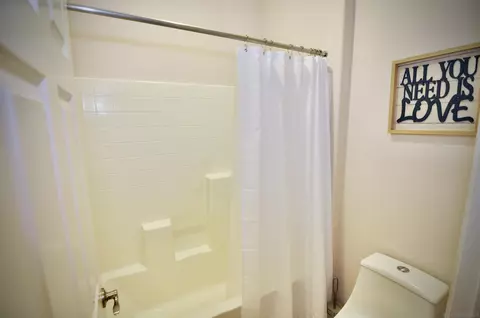 Bath - 263 Tom Mcguinness Jr Cir, Fallbrook, CA 92028 photo 6 of 8